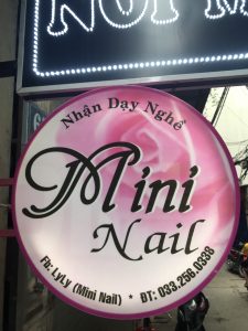 biển hộp đèn mica hút nổi