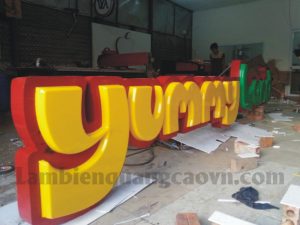 có những loại biển quảng cáo logo mica nào 