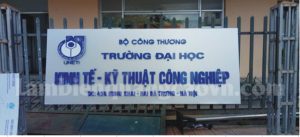 làm biển cổng nên alu chữ mica cho doanh nghiệp
