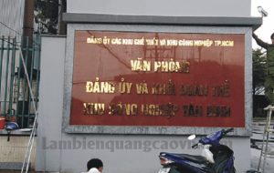 làm biển cổng công ty đá hoa cương đẹp 